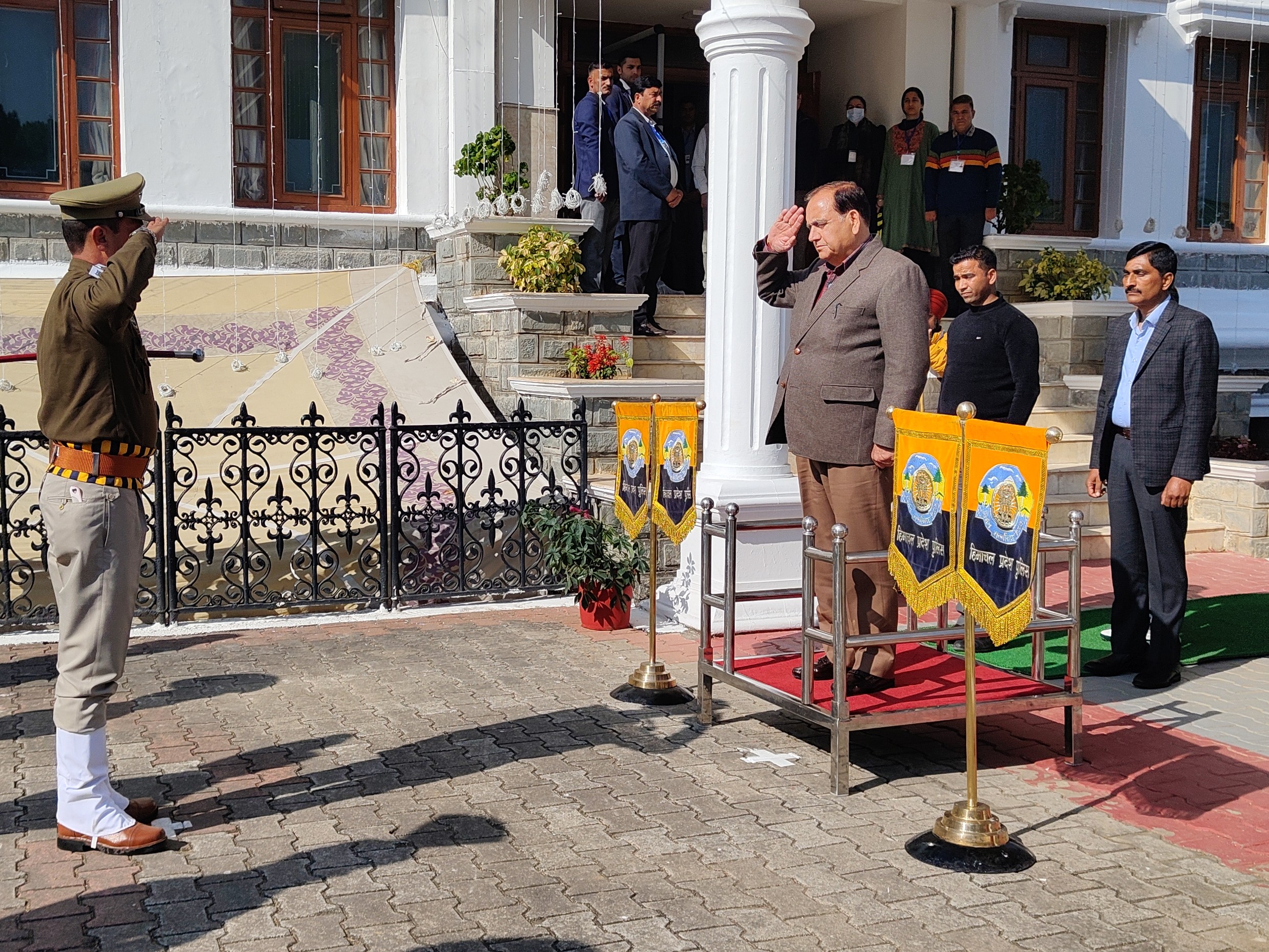 विधानसभा स्पीकर कुलदीप सिंह पठानिया गार्ड ऑफ ऑनर के दौरान सलामी लेते हुए। (फाइल फोटो)