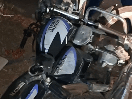 घटना में बाइक सवार दोनों लोग गंभीर रूप से घायल हो गए।