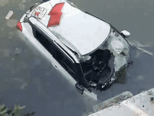 पुलिस के अनुसार घटना को लेकर जांच की जा रही है। स्थानीय लोगों से भी जानकारी ली गई है।