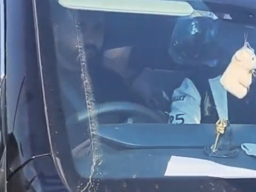 हरियाणा नंबर की कार को देखकर उसे रुकवाया। इसी दौरान एक जवान ने पिस्टल तान दी।