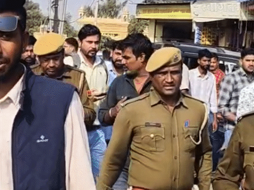 सूचना पर पहुंची जैसलमेर पुलिस ने मामले को शांत कराया।