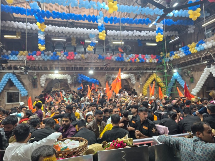 बांके बिहारी मंदिर में नहीं सुधर रहे हालात:  प्रगट उत्सव पर भिड़े श्रद्धालु और सेवायत, झगड़े में श्रद्धालु के सर में लगी चोट – Mathura News