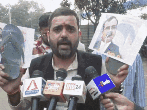 ब्राह्म्ण समाज करा चुका है विरोध-प्रदर्शन।