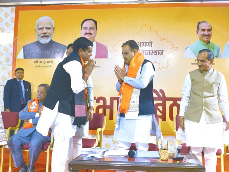 बैठक के दौरान उदयपुर शहर जिलाध्यक्ष गजपालसिंह राठौड़ ने सीएम भजनलाल शर्मा का स्वागत किया।