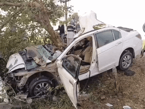 पेड़ से टकराई ओवरस्पीड कार, दुल्हन की मौत:  दूल्हे की हालत गंभीर, चंडीगढ़ में भर्ती कराया; फतेहगढ़ साहिब में 3 दिन पहले शादी हुई थी – Fatehgarh Sahib News