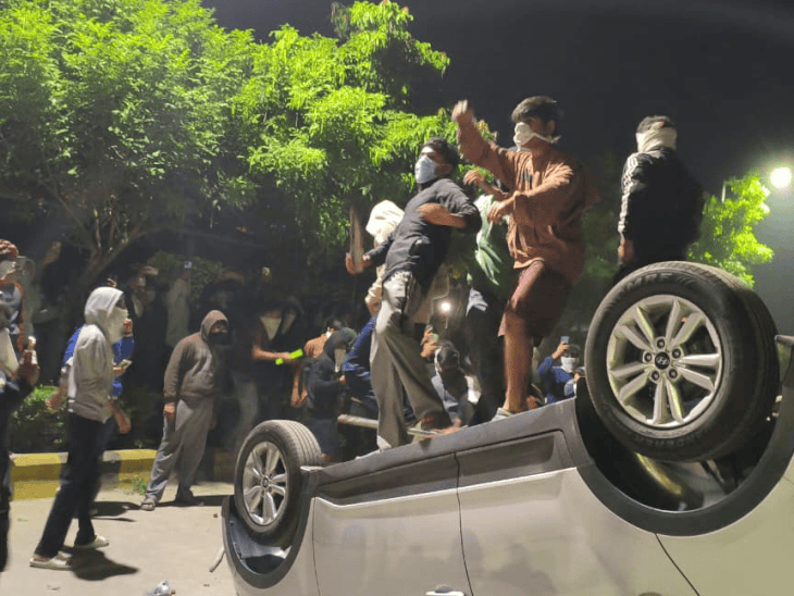 सोशल मीडिया पर छात्रों ने ये फोटोज शेयर की हैं।