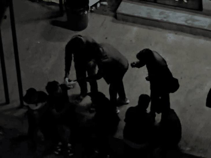 घटना का एक वीडियो सामने आया था, जिसमें गार्ड छात्रों से मारपीट करते नजर आ रहे हैं।