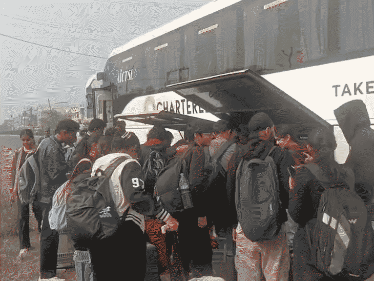 यूनिवर्सिटी में 30 नवंबर तक छुट्टियां घोषित होने के बाद स्टूडेंट्स घरों के लिए रवाना हो गए।