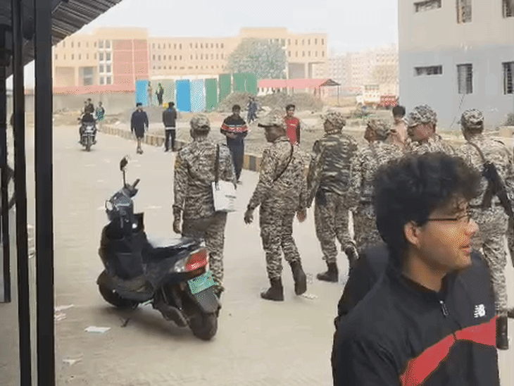 घटना के बाद कैंपस में अलग-अलग टुकड़ियां गश्त करती रही।