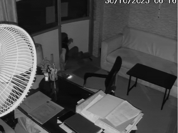 चोरी के दौरान चेहरे को गमछे से बांधकर घुसा था धारत।