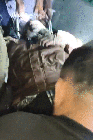 कार सवार लोगों को पुलिस अस्पताल ले गई, वहां 5 को मृत घोषित कर दिया।