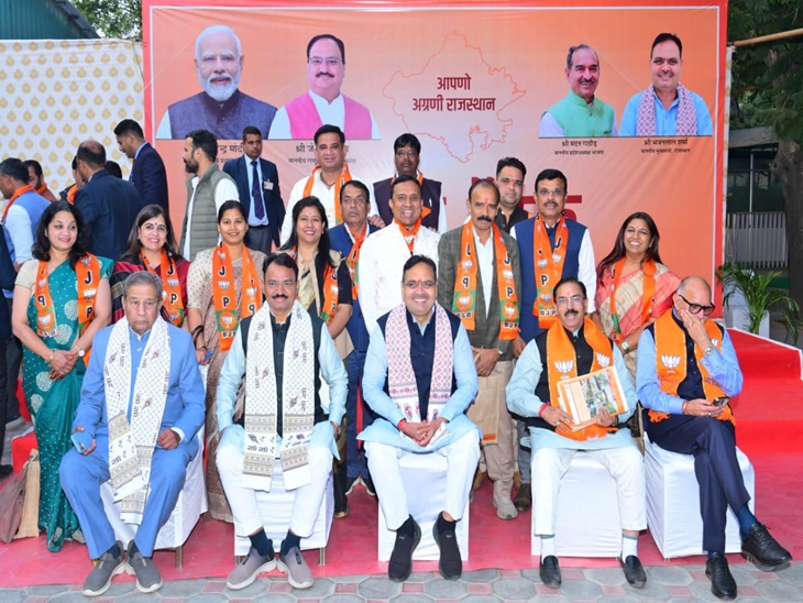 उदयपुर जिले के करीब 44 पदाधिकारी इस बैठक में शामिल हुए। इस दौरान पदाधिकारियों ने सीएम समेत अन्य नेताओं के साथ फोटो भी खिंचवाए।