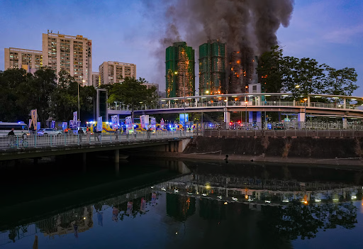 ताई पो में लगी आग को अब लेवल-5 कर दिया गया है, जो हॉन्गकॉन्ग में आग की सबसे गंभीर श्रेणी होती है।