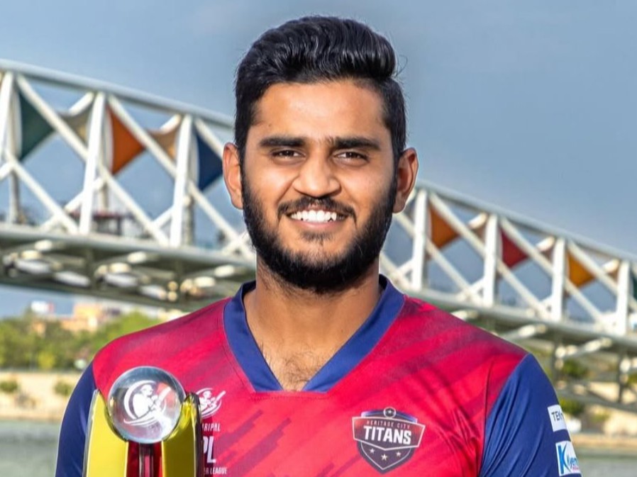 उर्विल पटेल सबसे कम गेंदों पर टी-20 शतक लगाने वाले भारतीय भी हैं। - Dainik Bhaskar