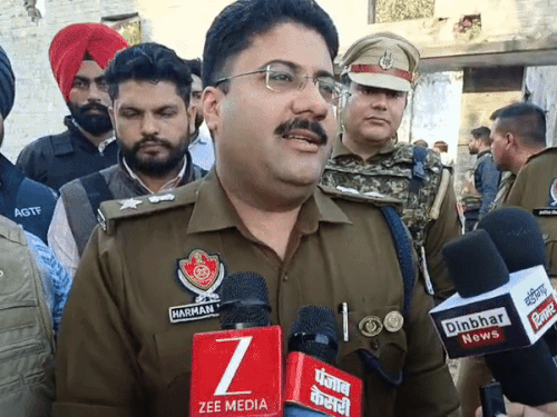 मीडिया से बात करते एसएसपी मोहाली संदीप हांस।