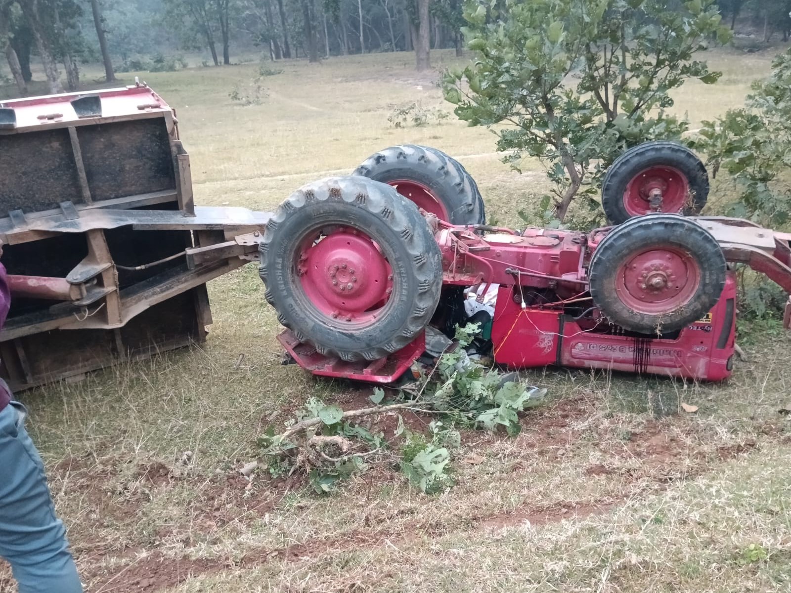 Pedestrian dies after being hit by a tractor in Korba