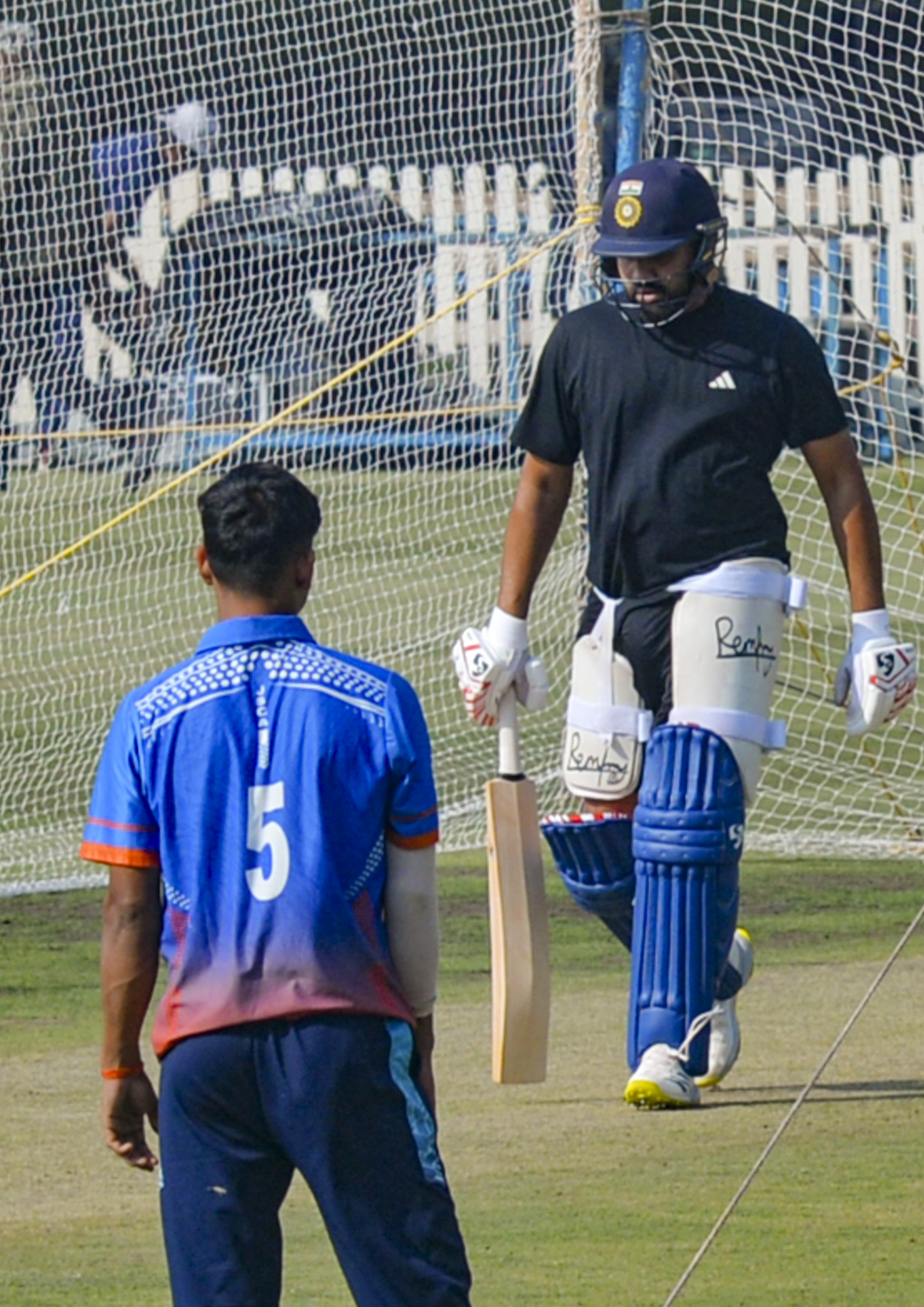 रांची के JSCA स्टेडियम में प्रैक्टिस करते रोहित शर्मा।