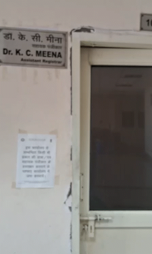 ट्रिब्यूनल के अस्सिटेंट रजिस्ट्रार केसी मीना से जब बातचीत के लिए भास्कर टीम सी-स्कीम स्थित ट्रिब्यूनल ऑफिस पहुंची तो वह अपने चैंबर से नदारद मिले। स्टाफ से जब उनके बारे में जानकारी लेनी चाही ओर उनका नंबर पूछा गया तो कोई भी बोलने को तैयार नहीं।