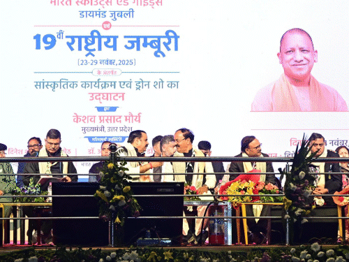 Keshav was made the CM of UP in Jamburi | लखनऊ में केशव को 'मुख्यमंत्री' बताकर पोस्टर लगाए: मामला सरकार तक पहुंचा; आयोजक बोले- हमसे नहीं हुई कोई चूक - Uttar Pradesh