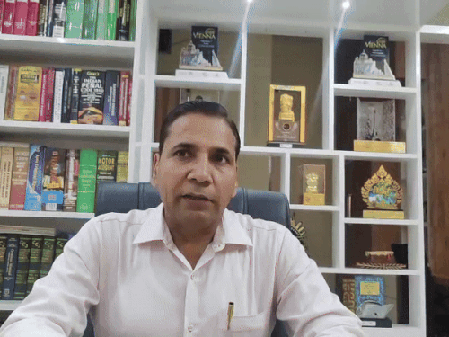 कर्ण चौटाला को लीगल नोटिस भेजने वाले जजपा प्रवक्ता एडवोकेट मंदीप बिश्नोई।