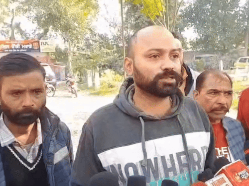 मनदीप बस्सी जानकारी देते हुए।