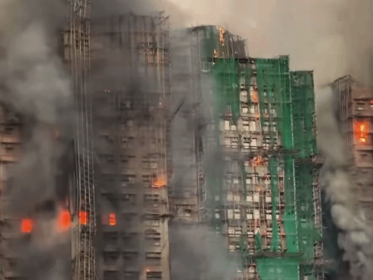 The crackling of burning bamboo could be heard from a distance. The team that came to extinguish the fire also had to face a lot of problems.