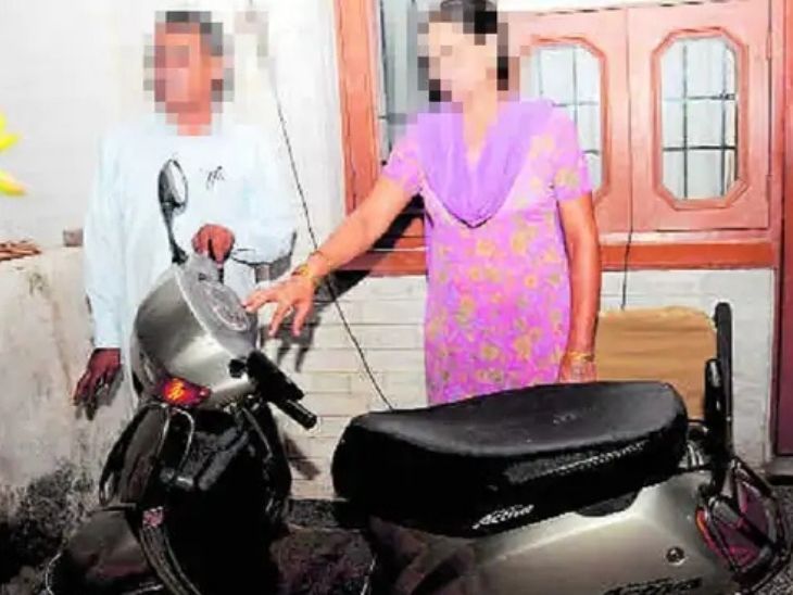 30 जुलाई 2010 में छात्रा की स्कूटी करन टैक्सी स्टैंड के पास खड़ी मिली थी। स्कूटी पर खून के छींटे थे। कातिल ने उसके सिर पर पीछे से पत्थर से वार किया था।