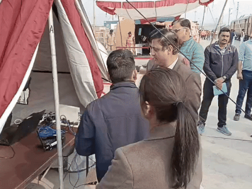 आनन-फानन में तमाम विभागों के अधिकारी और रेस्क्यू टीम ने मौके पर पहुंची, जहां पहुंचने पर उन्होंने राहत की सांस ली। क्योंकि यह भीषण हादसा एक मॉकड्रिल था।