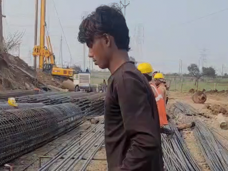 काम में 50 से ज्यादा मजदूर जुटे हुए हैं।