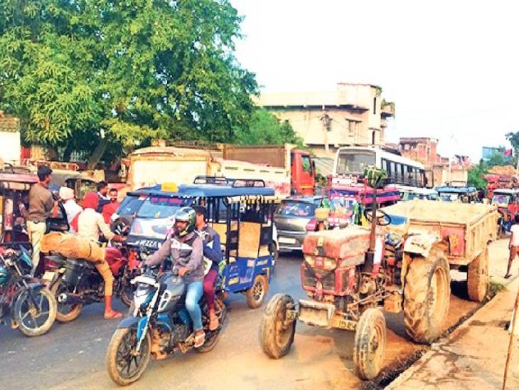 A child crossing the road was crushed to death by an out-of-control car ...