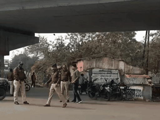 गौहरगंज में संभावित तनाव को देखते हुए पुलिस बल भी तैनात किया गया।