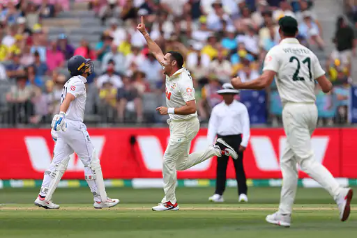 विकेट लेने के बाद जश्न मनाते हुए पेसर स्कॉट बोलैंड।