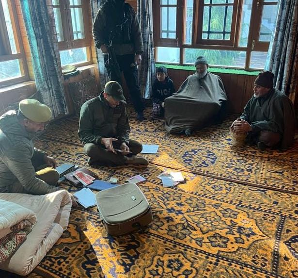 जम्मू-काश्मीरच्या उधमपूरमध्ये तीन संशयित दहशतवादी दिसले: गावातून अन्न घेऊन जंगलाकडे पळाले; सुरक्षा दलांचे शोधकार्य सुरू