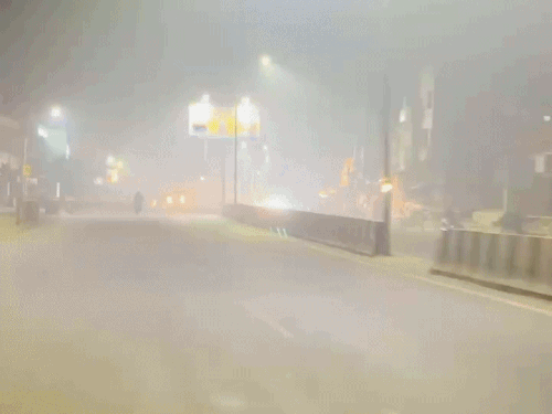 प्रयागराज में गुरुवार सुबह 6 बजे की तस्वीर है। शहर में हल्का कोहरा रहा।