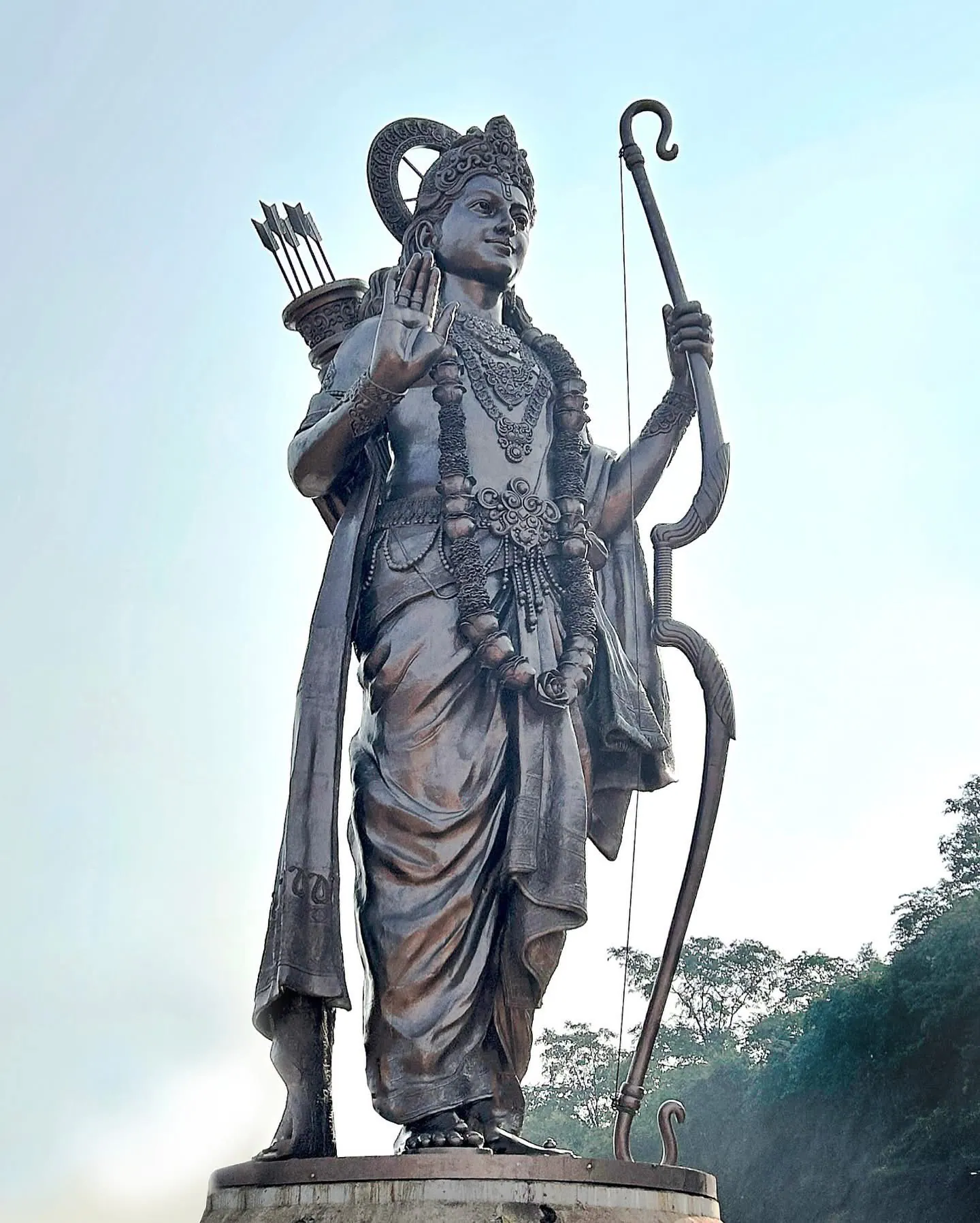 यह भगवान राम की एशिया में सबसे ऊंची मूर्ति है।