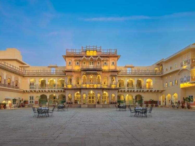 चौमूं पैलेस और आर चंद्रा पैलेस में हाल ही में अक्षय कुमार की एक फिल्म की शूटिंग के कई दृश्य फिल्माए गए थे।