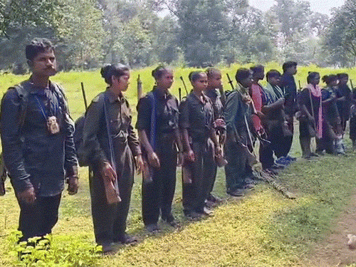 बीजापुर में एक महीने पहले सेंट्रल कमेटी मेंबर रूपेश के साथ करीब 140 माओवादियों ने सरेंडर किया था।