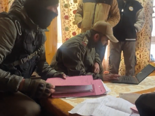 पोलिसांनी शुक्रवारी प्रतिबंधित दहशतवादी संघटना जमात-ए-इस्लामी (JeI) शी संबंधित अनेक लोकांच्या ठिकाणांवर छापे टाकले होते.