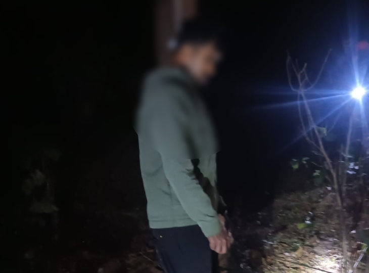 युवक ने नदी किनारे पेड़ पर फांसी लगाकर की खुदकुशी।