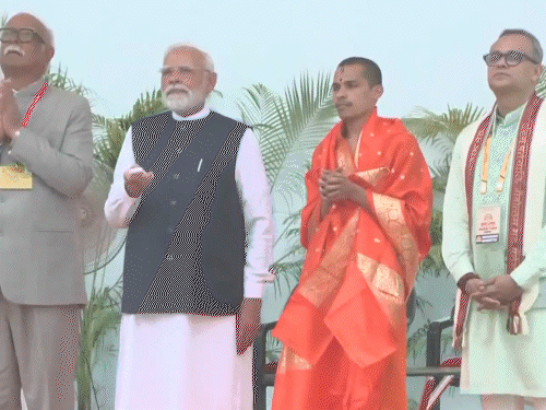 पीएम मोदी शुक्रवार शाम को गोवा पहुंचे। यहां उन्होंने 77 फीट ऊंची श्रीराम की मूर्ति का अनावरण किया।