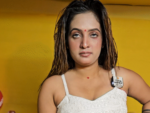 ये स्वीटी हैं। दिल्ली में रहती हैं। 3 साल से सोनपुर मेले में डांस करने आ रही हैं।