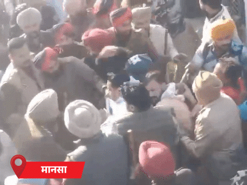 लुधियाना में बस स्टैंड के पास पानी की टैंकी पर चढ़ा प्रदर्शनकारी। मानसा और पटियाला में पुलिस-मुलाजिमों की भिड़ंत हुई।