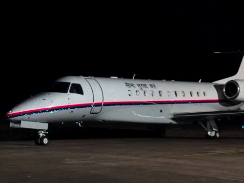 अमित शाह गुरुवार देर रात रायपुर पहुंचे थे। एयरपोर्ट पर सीएम साय ने उनका स्वागत किया।