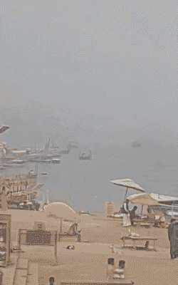 शुक्रवार को वाराणसी में सुबह कोहरा छाया रहा। लोग जैकेट और शॉल में दिखाई दिए।