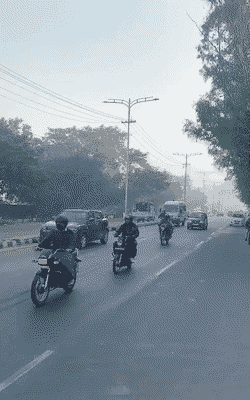 गाजियाबाद में कोहरे के साथ प्रदूषण का लेवल बढ़ गया है।