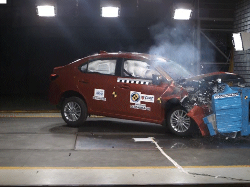 भारत एनकैप में थर्ड जनरेशन होंडा अमेज का फ्रंटल इम्पैक्ट क्रैश टेस्ट।