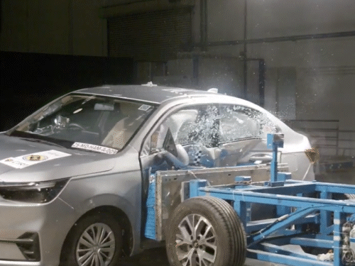 भारत एनकैप में थर्ड जनरेशन होंडा अमेज का साइड इम्पैक्ट क्रैश टेस्ट।