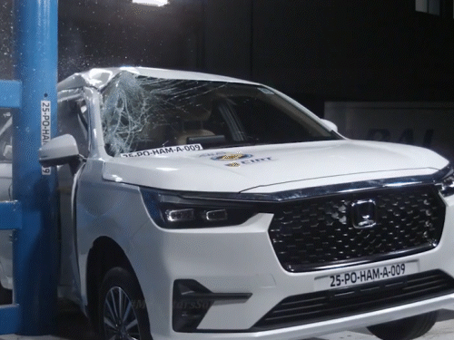 भारत एनकैप में थर्ड जनरेशन होंडा अमेज का साइड पोल इम्पैक्ट क्रैश टेस्ट।