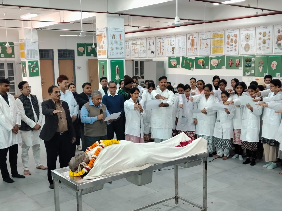 छात्र छात्राओं ने ली शपथ