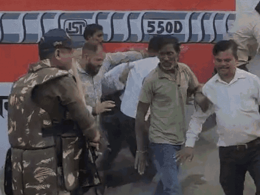 बुधवार को पथराव की घटना के बाद पुलिस को लाठीचार्ज करना पड़ा था।